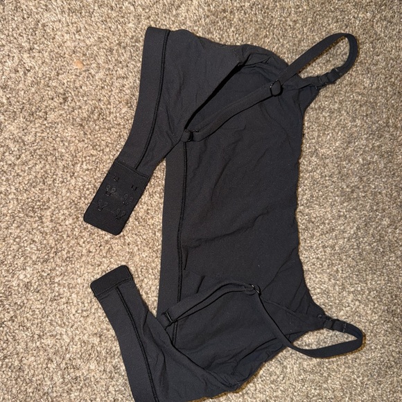 SKIMS maternity/nursing scoop bralettes - Picture 7 of 10